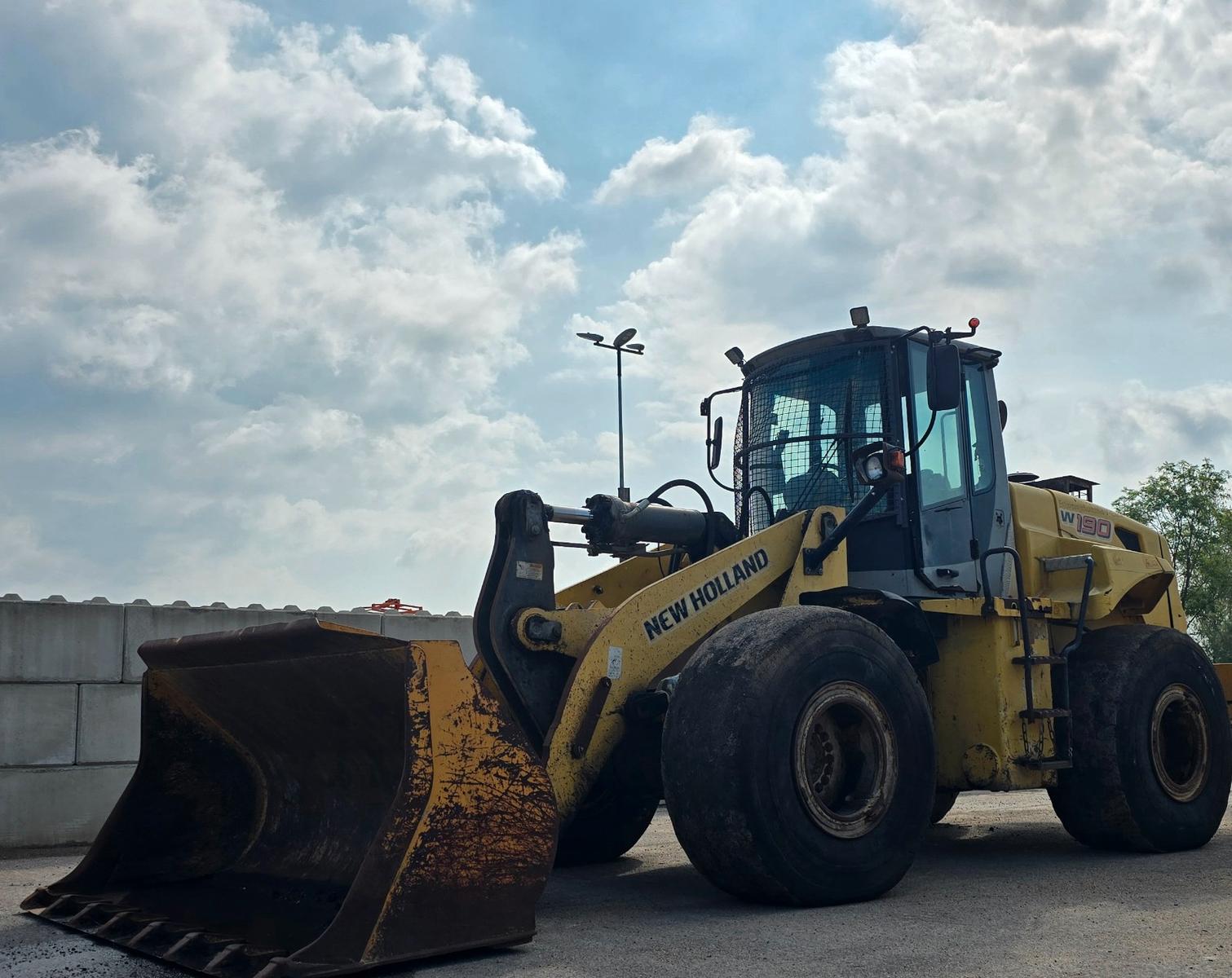 New Holland NEW HOLLAND W190 (320 380 90 120 938 170 556