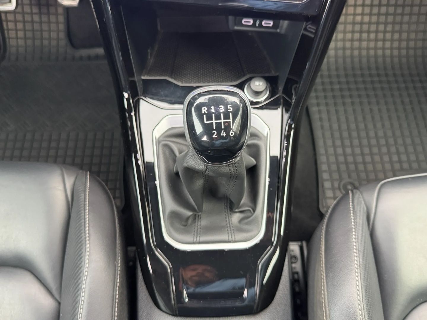T-Roc 1.5 TSI R-LINE *AHK*NAVI*LEDER*MATRIX*