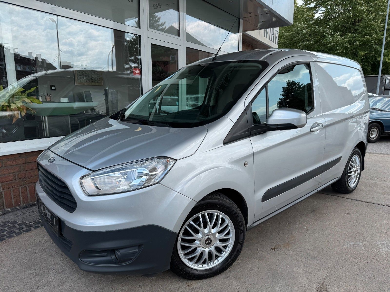 Fahrzeugabbildung Ford Transit Courier Klima/1.Hand