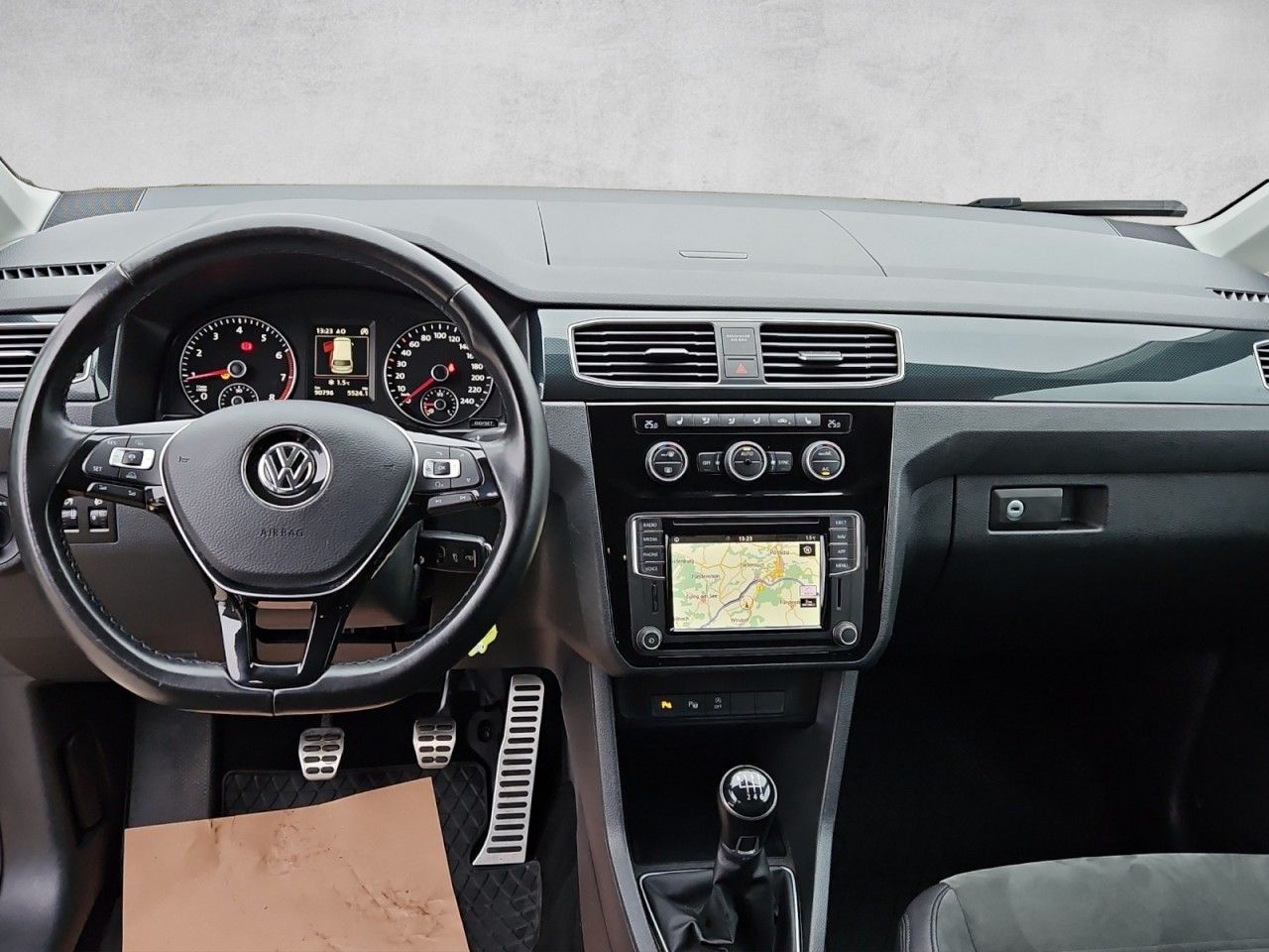 Fahrzeugabbildung Volkswagen Caddy PKW Highline Navi ACC Xenon