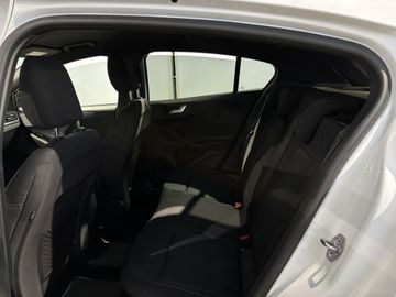 Fotografie 12 des Ford Focus 1.0 EcoBoost Start-Stopp-System ACTIVE X