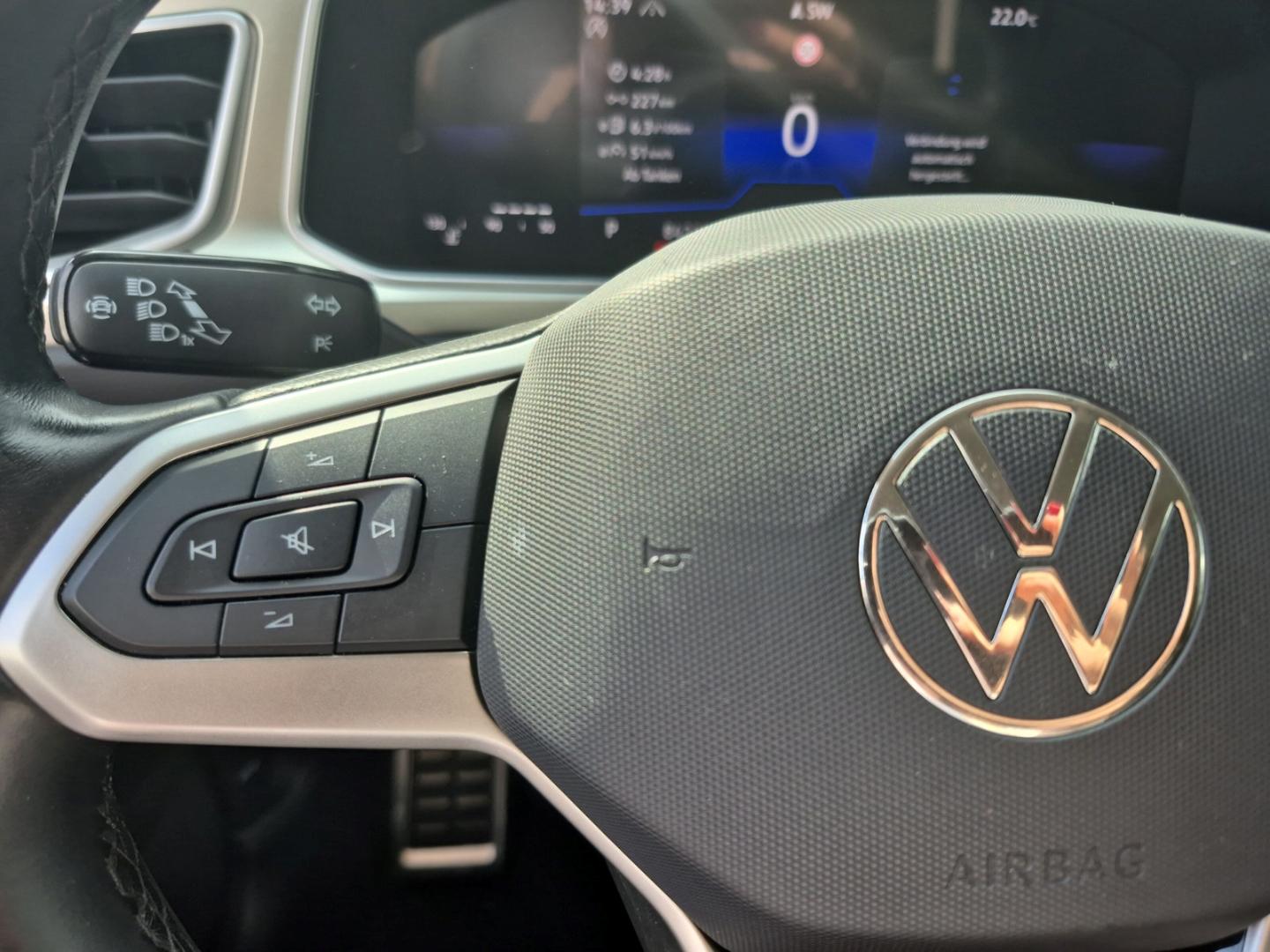 Volkswagen T-Roc Move DSG Navi CarPlay LED SHZ Parklenkassi, миниатюра 19