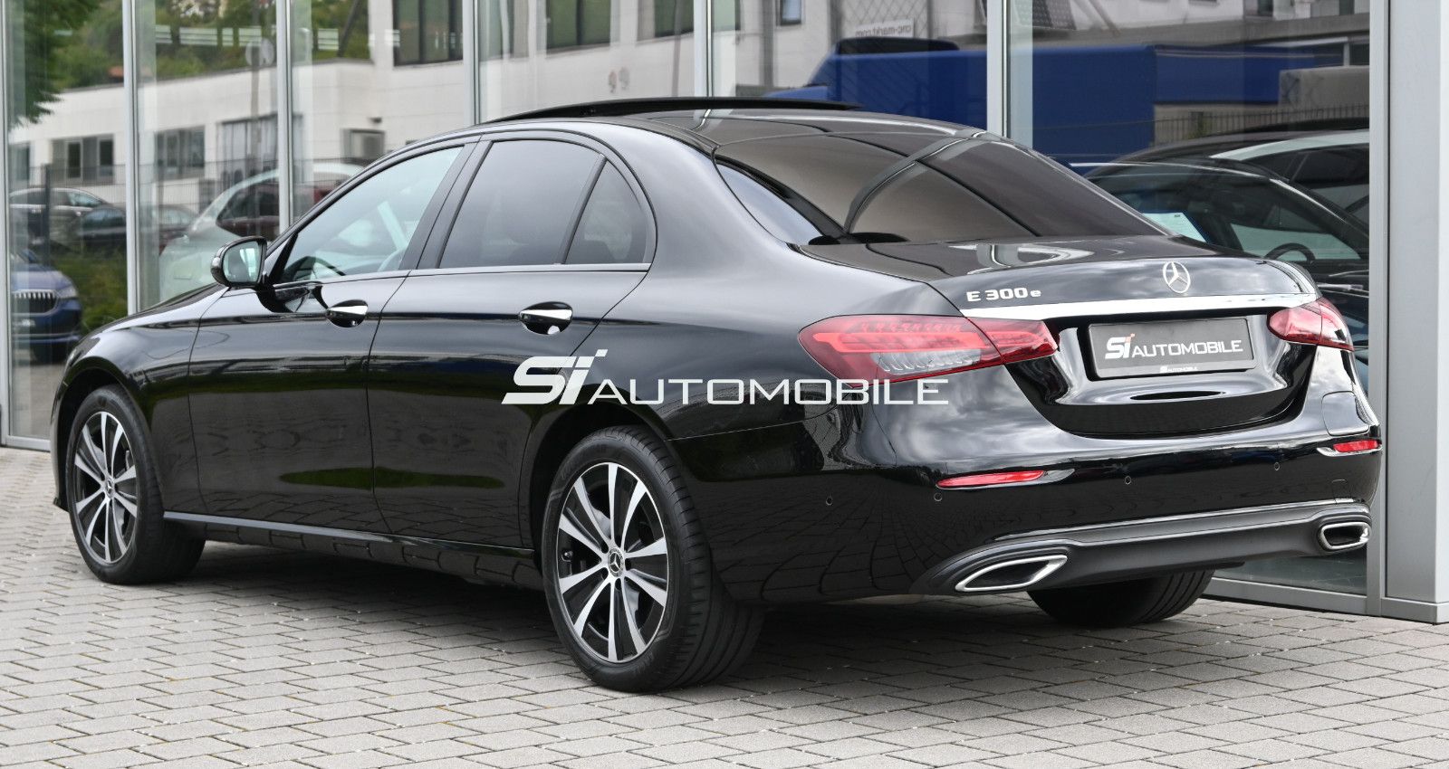Fahrzeugabbildung Mercedes-Benz E 300 e Lim. °NIGHT°ACC°PANO°MULTIBEAM°8-FACH°
