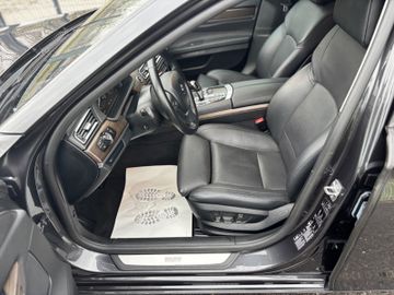 BMW 750 - 8