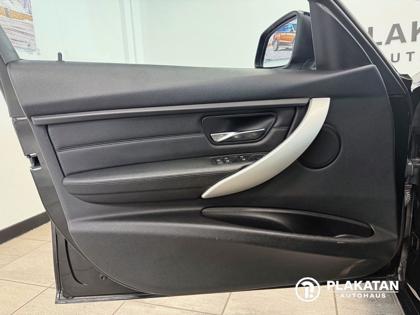 Fahrzeugabbildung BMW 318d Touring Leder Navi Bi-Xenon
