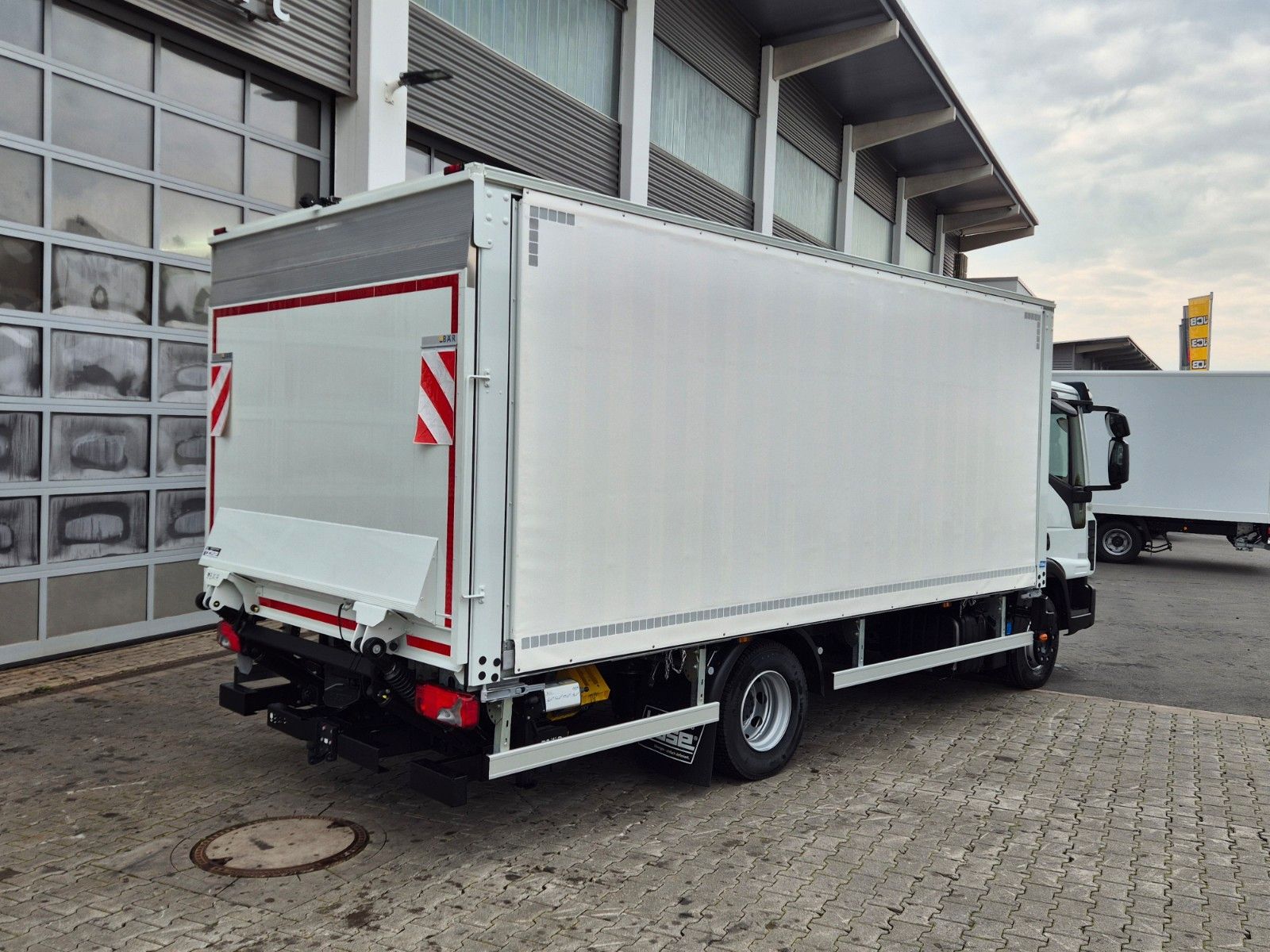 Fahrzeugabbildung Iveco Eurocargo ML120EL25/P Böse Schiebeplanen LBW AHK
