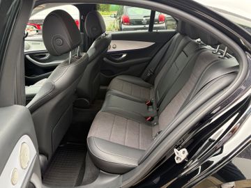 Fahrzeugabbildung Mercedes-Benz E 220 d Lim. 4Matic AUt. Navi Burmester SHZ uvm.