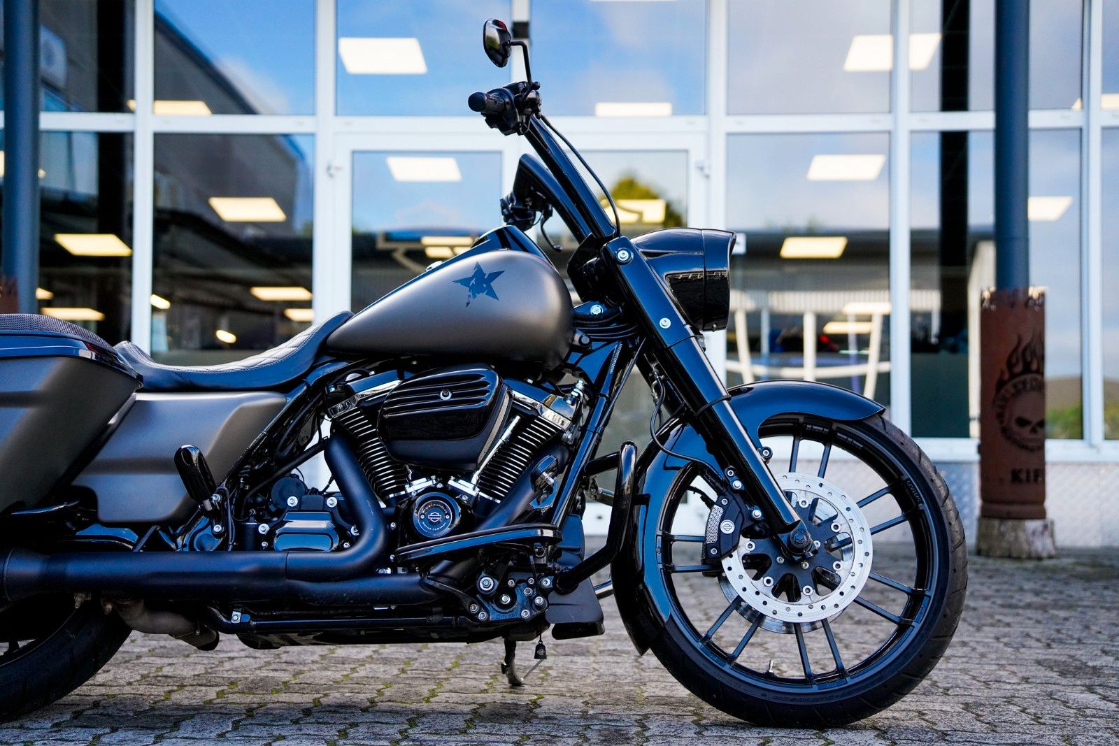 Fahrzeugabbildung Harley-Davidson FLHRXS ROAD KING SPECIAL 107 CUI - JEKILL&HYDE -