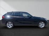 BMW X1 sDrive20i Aut. - BMW X1 aus 2012 mit Benzin-Antrieb: Geländewagen
