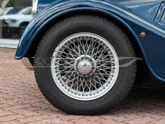 Fahrzeugabbildung Morgan 4/4 *Sport Blue / Yarwood Honey*