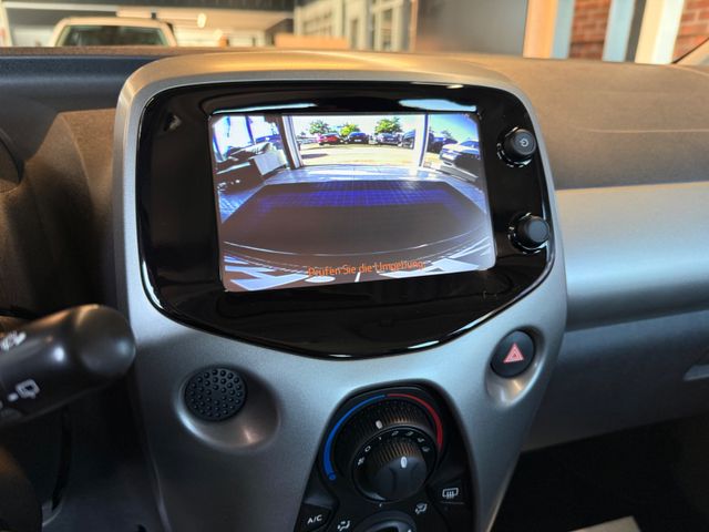 Toyota Aygo x-play touch Automatik