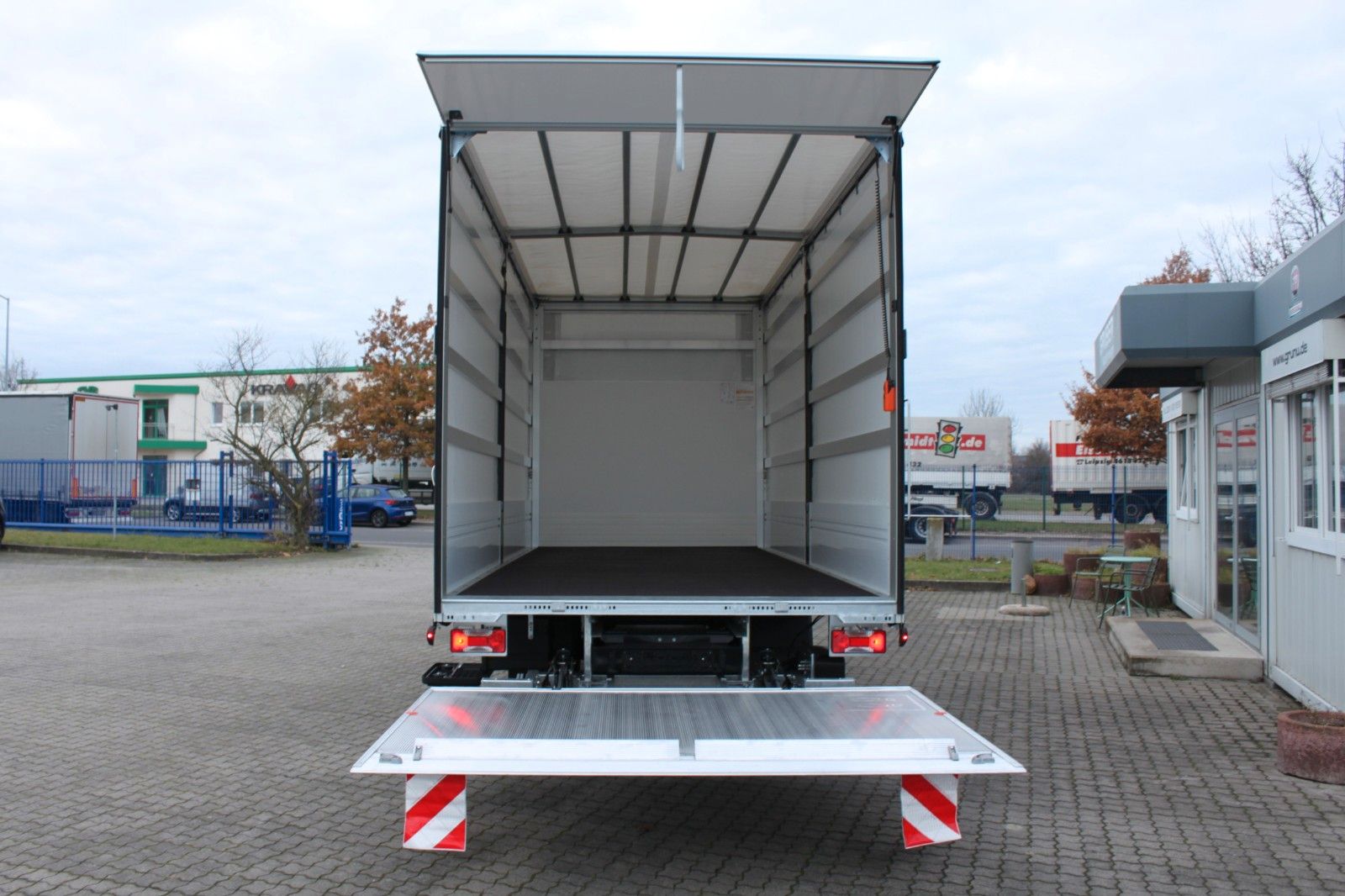 Fahrzeugabbildung Iveco 70C18HA8/P Schiebeplane