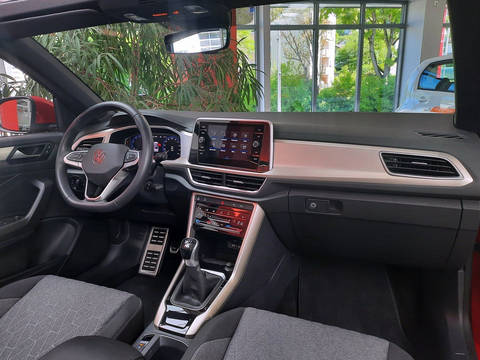 Fahrzeugabbildung Volkswagen T-Roc Cabriolet Move TSI *AHK*Navi*LED*PDC*Sitzh