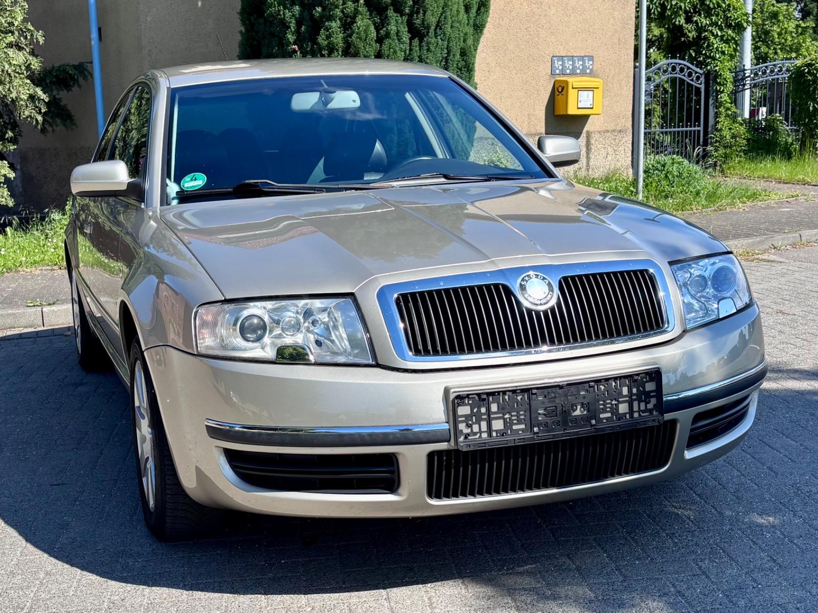 Skoda Superb 2.8 V6 Elegance Automatik,Navi,Leder