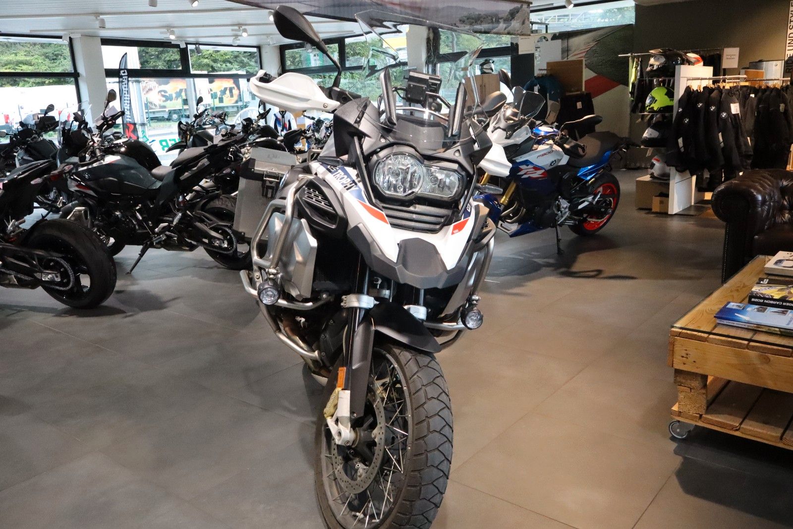 Fahrzeugabbildung BMW R 1250 GS ADV mit Alukoffer
