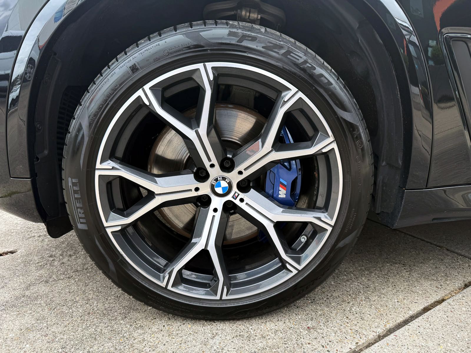 Fahrzeugabbildung BMW X5 xDrive40d M-Sport 360° AHK ACC Laser HUD AHK