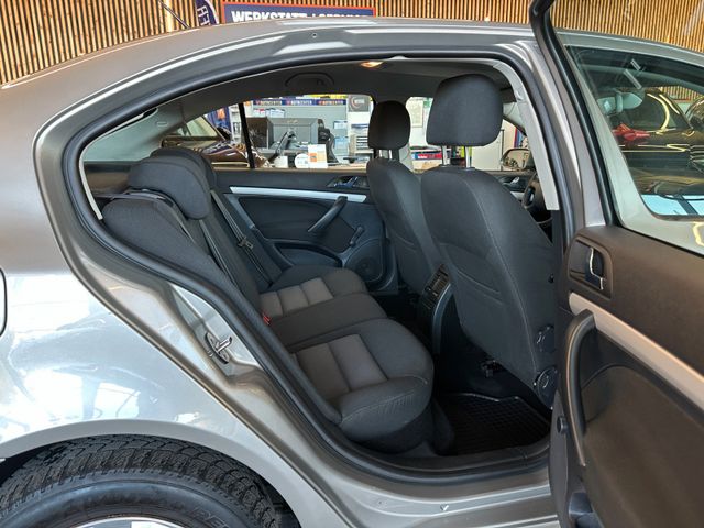 Skoda Octavia *TÜV0328*SCHECKHEFT*TEMPO*AHK*KLIMA*PDC