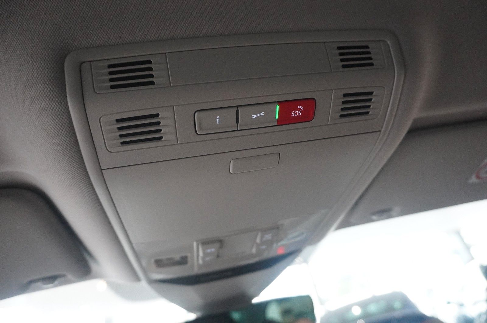 Fahrzeugabbildung Volkswagen Passat Vari. 2.0D R-LINE 4M NAVI/LED/KAMERA/AHK