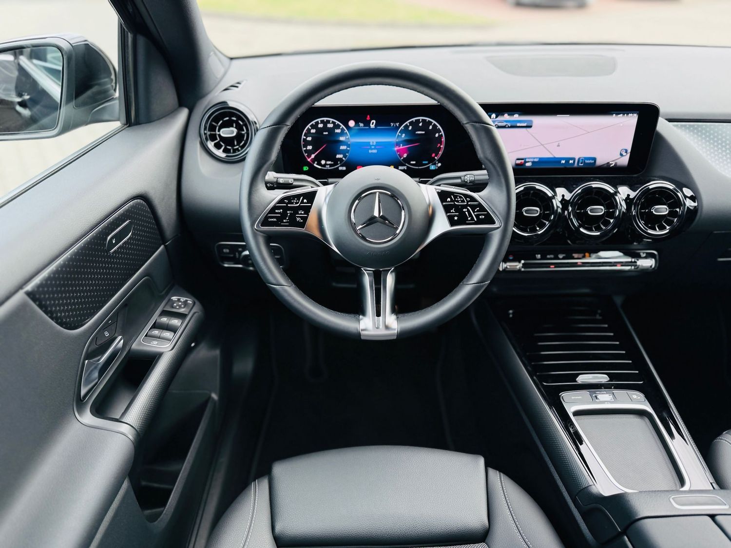Fahrzeugabbildung Mercedes-Benz GLA 200 PROGRESSIVE Advanced, Distronic, RFK, LE