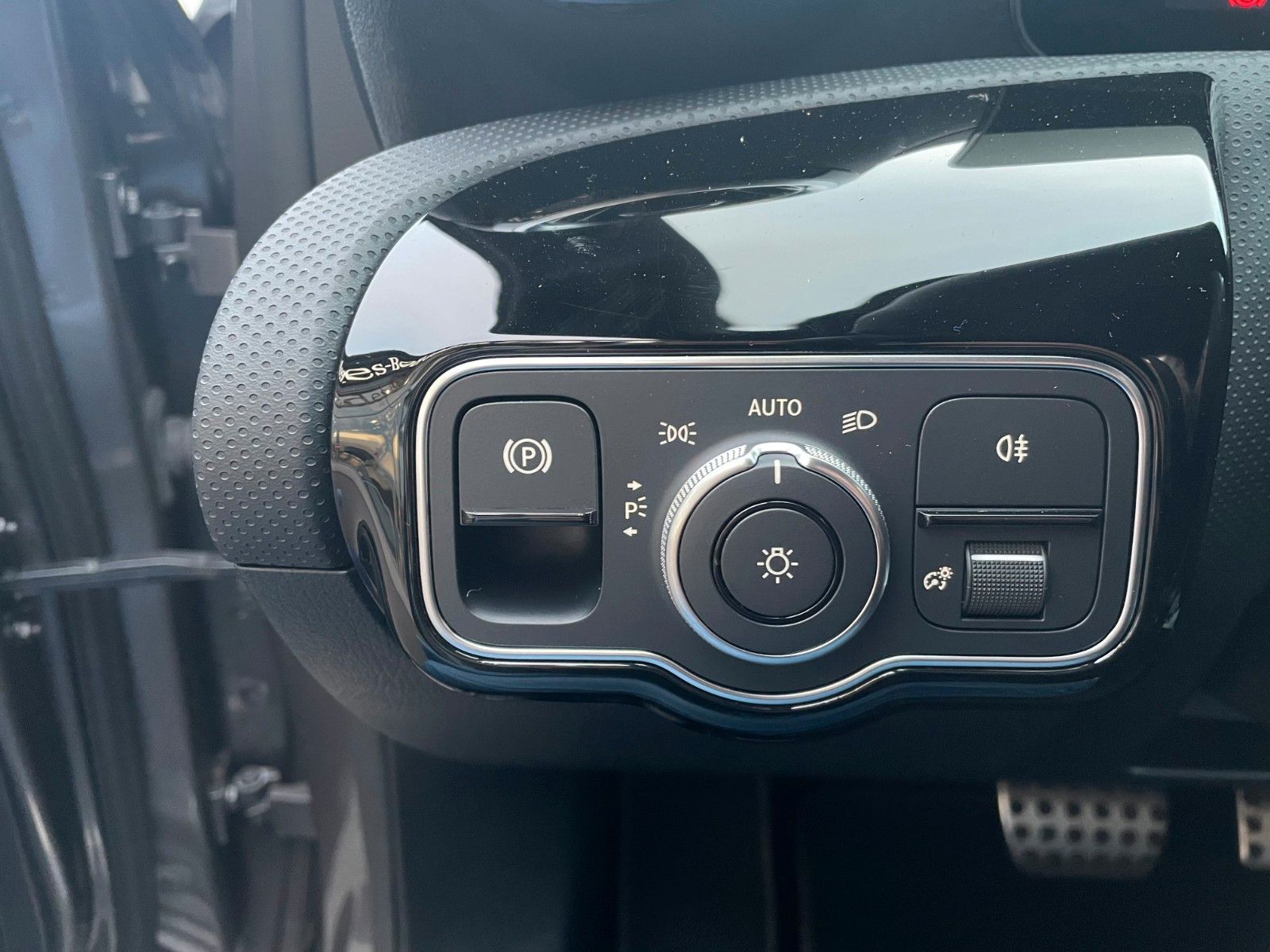 Fahrzeugabbildung Mercedes-Benz A 180 AMG+LED+IHC+RFK+TotWinkel+SFIntegration