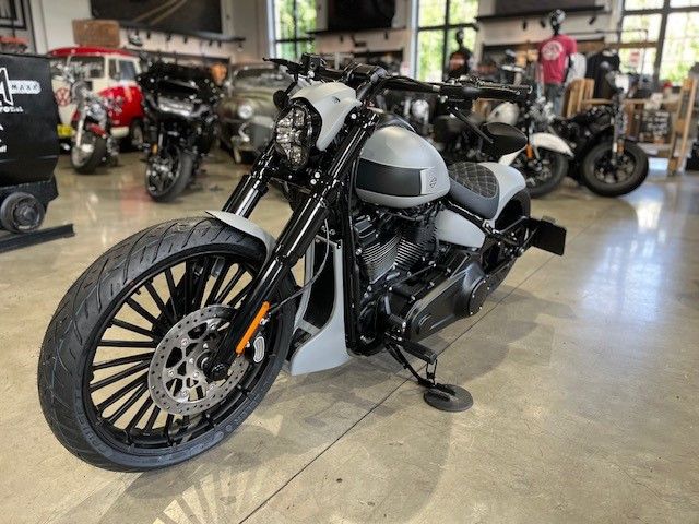 Fahrzeugabbildung Harley-Davidson FXBR Breakout 117cui Gray Thunder Umbau