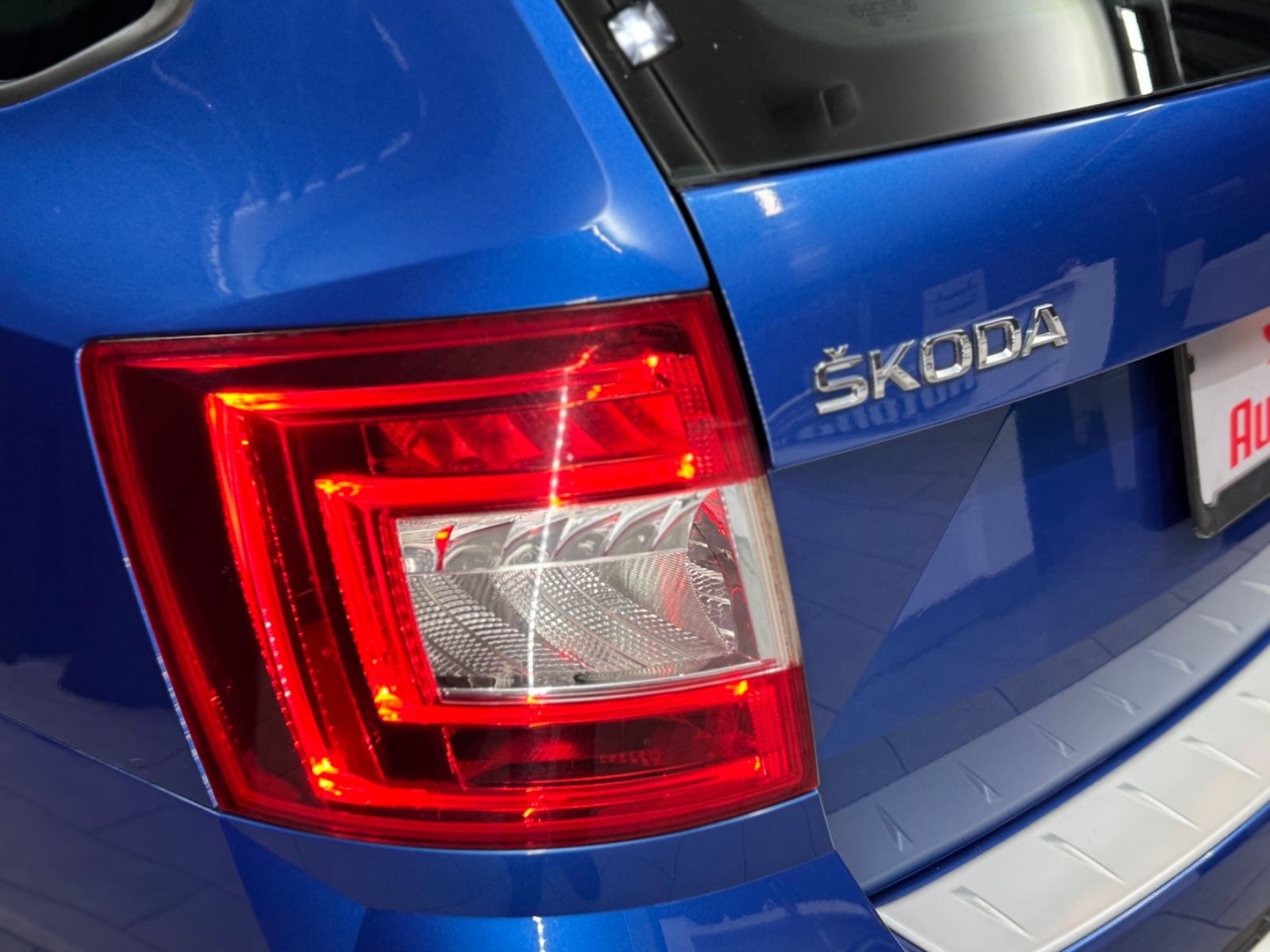 Fahrzeugabbildung SKODA Octavia Combi Scout 4x4|NAVI|XENON|CANTON|
