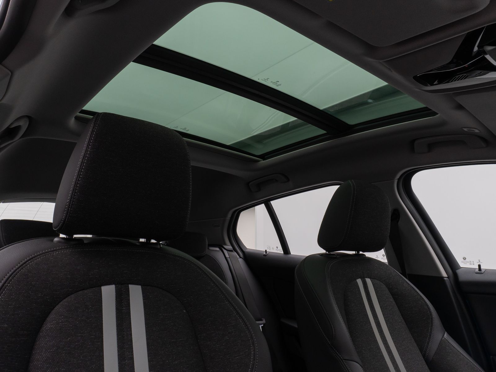 Fahrzeugabbildung BMW 118i Panorama Kamera Lenkrhzg DAB Komfort Sport