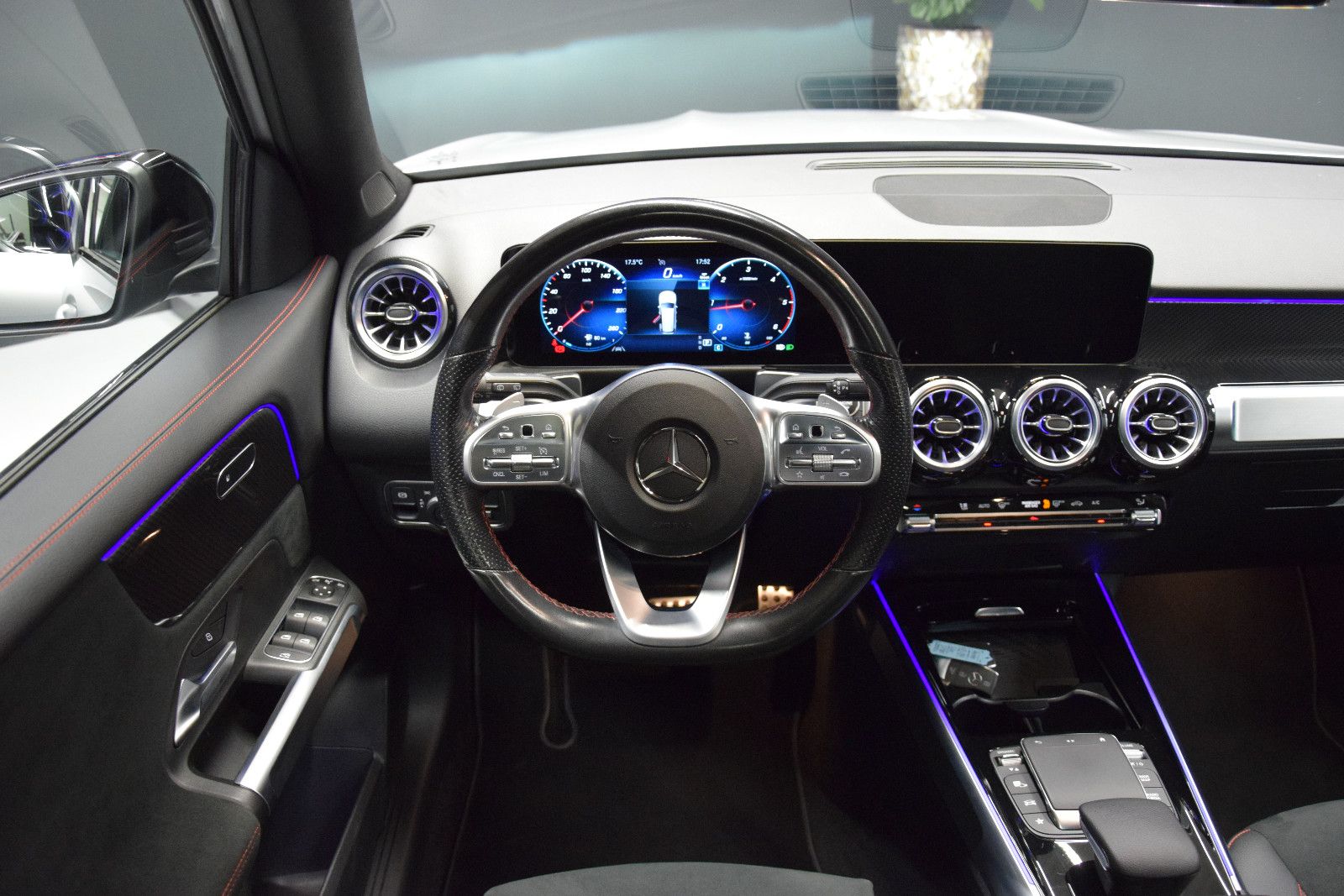 Fahrzeugabbildung Mercedes-Benz GLB 220 d AMG Line Pano. Kamera LED AHK 20 Zoll