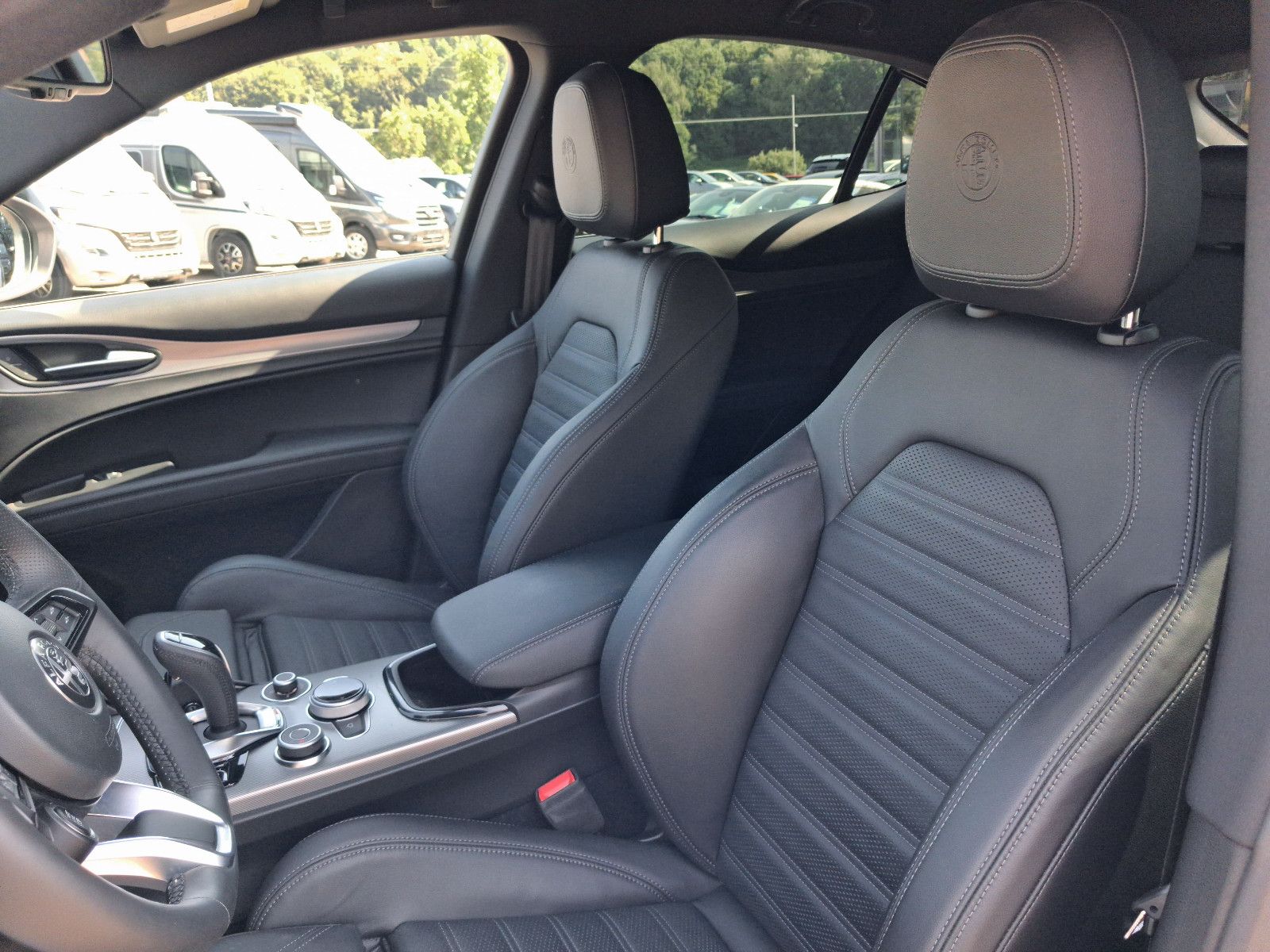 Fahrzeugabbildung Alfa Romeo Stelvio Veloce Q4 Allrad 280PS
