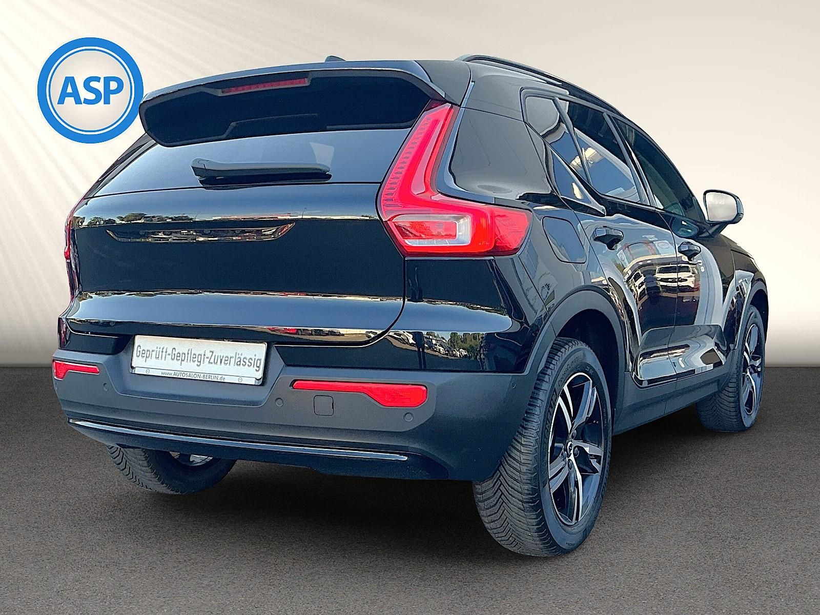 Volvo XC40 B3 DKG Dark LED PANO H&K Apple&Andro RFK foto 5