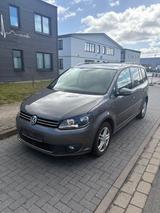 Volkswagen TSI"Klima"Automatik"SHZ"Navi"PDC" - Volkswagen Touran mit Benzin-Antrieb: Limousine, Automatik