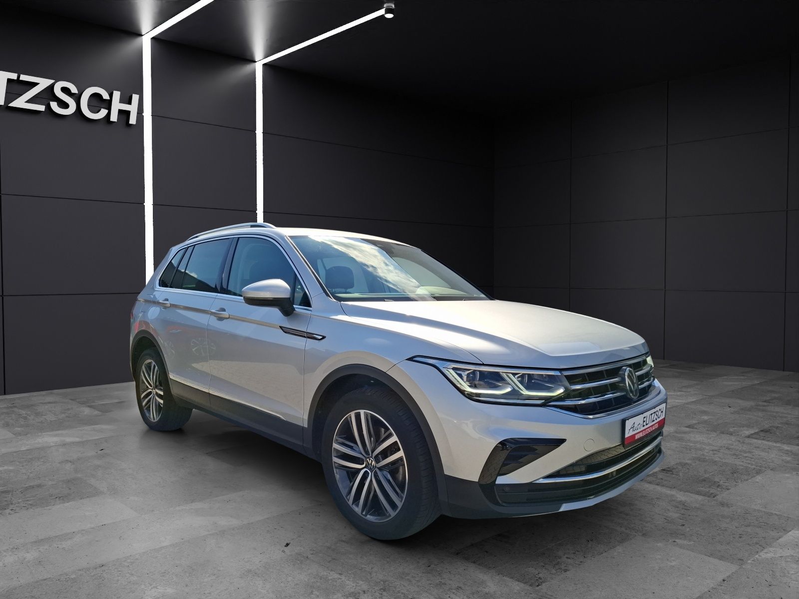 Fahrzeugabbildung Volkswagen Tiguan TSI Elegance DSG 4M Matrix Navi AID ACC R