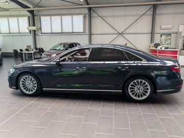 Audi A8 - 8