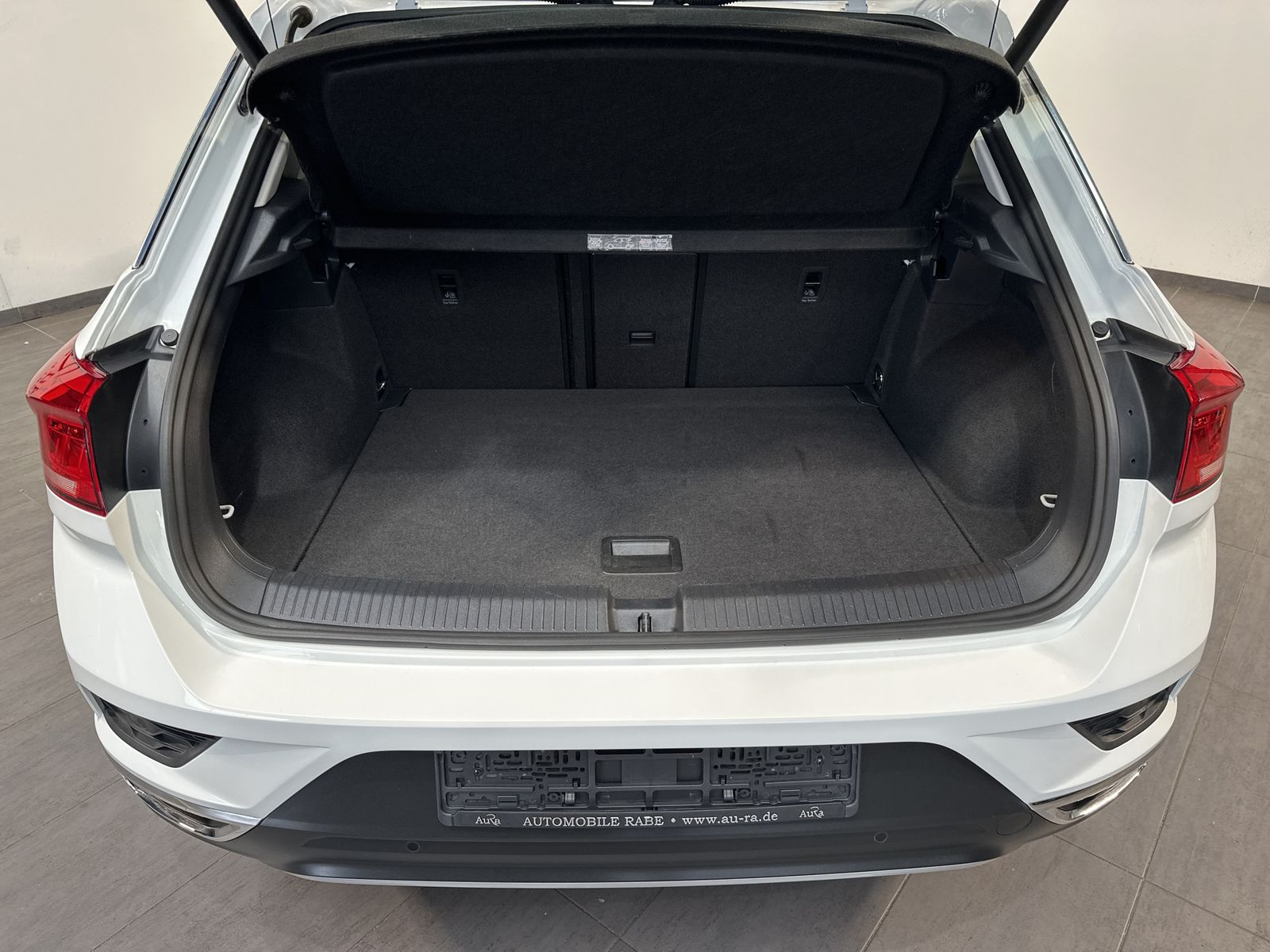 Fahrzeugabbildung Volkswagen T-Roc 2.0 TDI DSG 4Motion Style NAV+LED+PANO+KAM