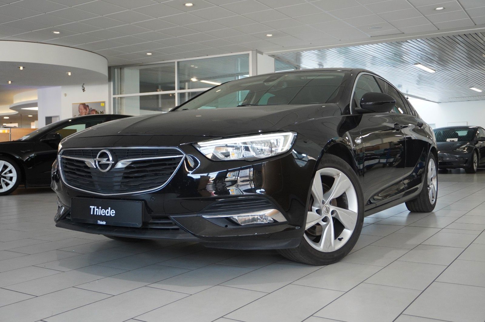 Fahrzeugabbildung Opel Insignia B GS 2.0D DYNAM. NAVI/LED/KAMERA/SH/AHK