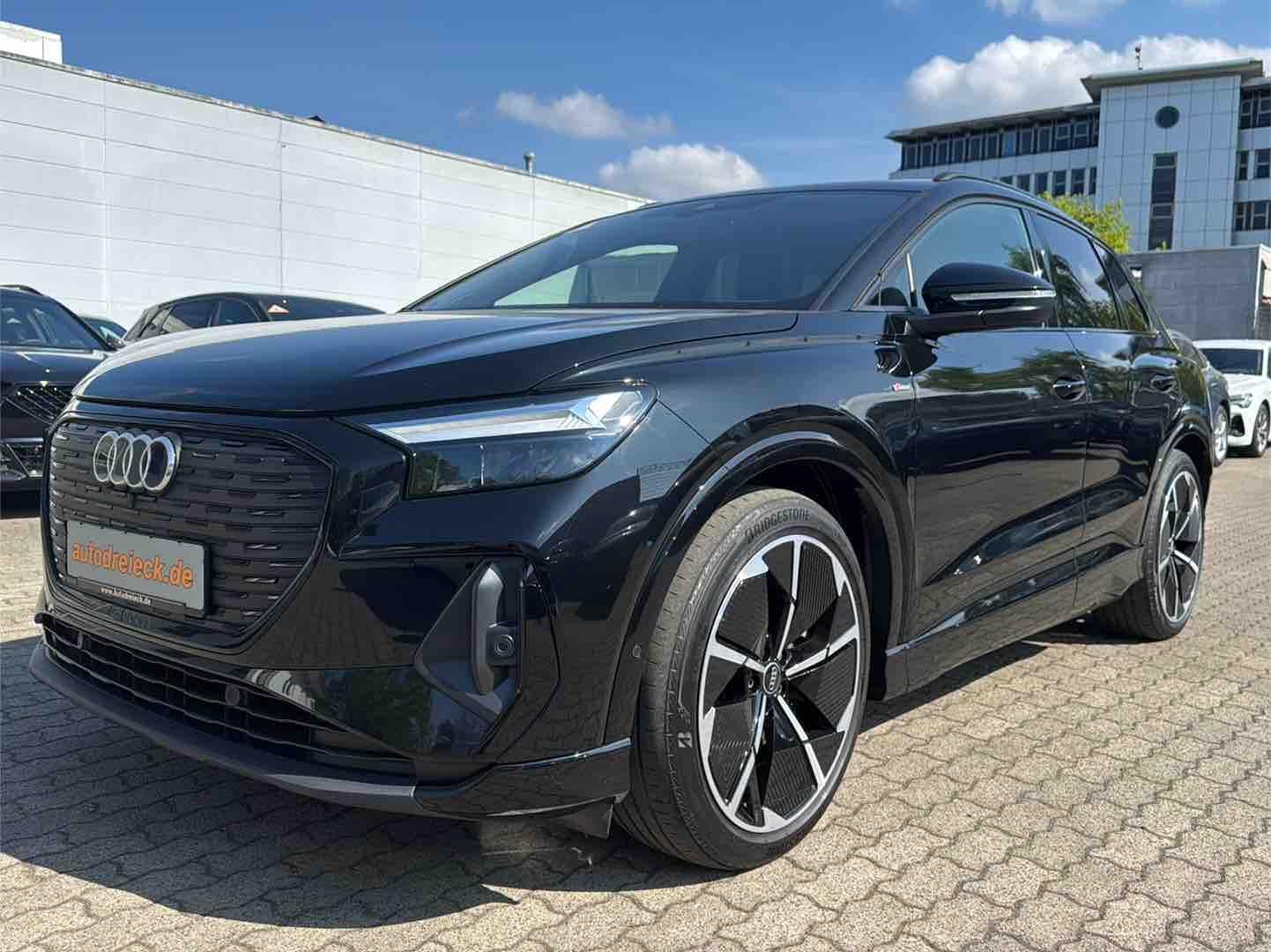 Audi Q4 e-tron 45 2x S line ACC AHK PANO SONOS 21Z