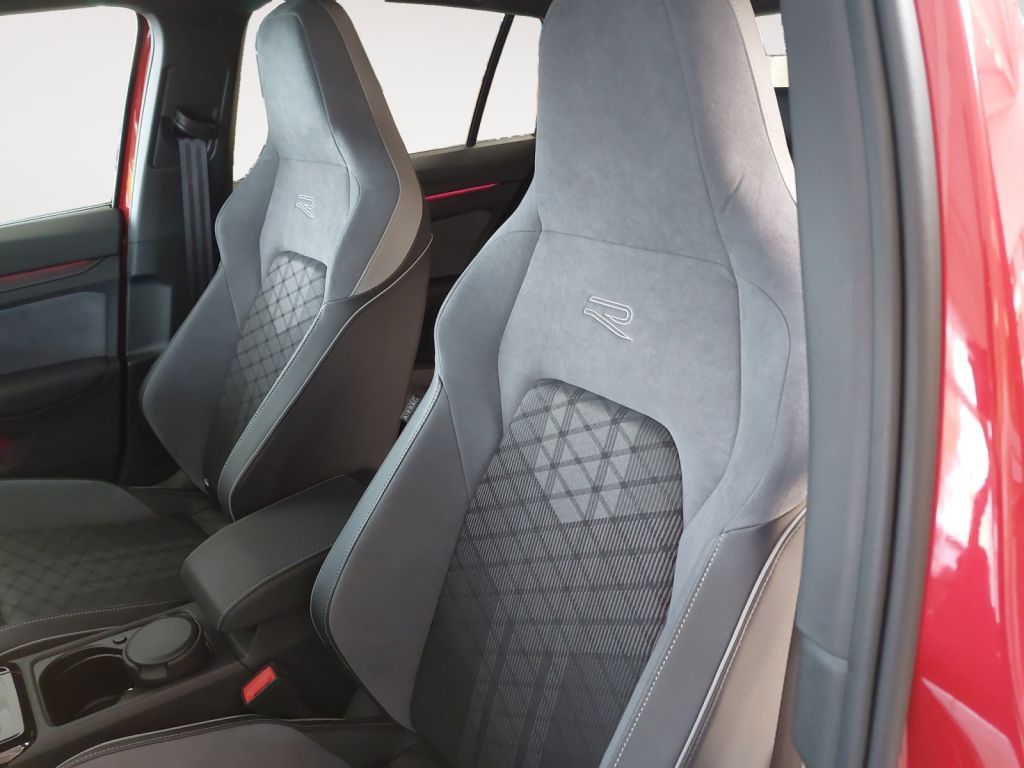 Fahrzeugabbildung Volkswagen Golf 1.5 TSI R-Line