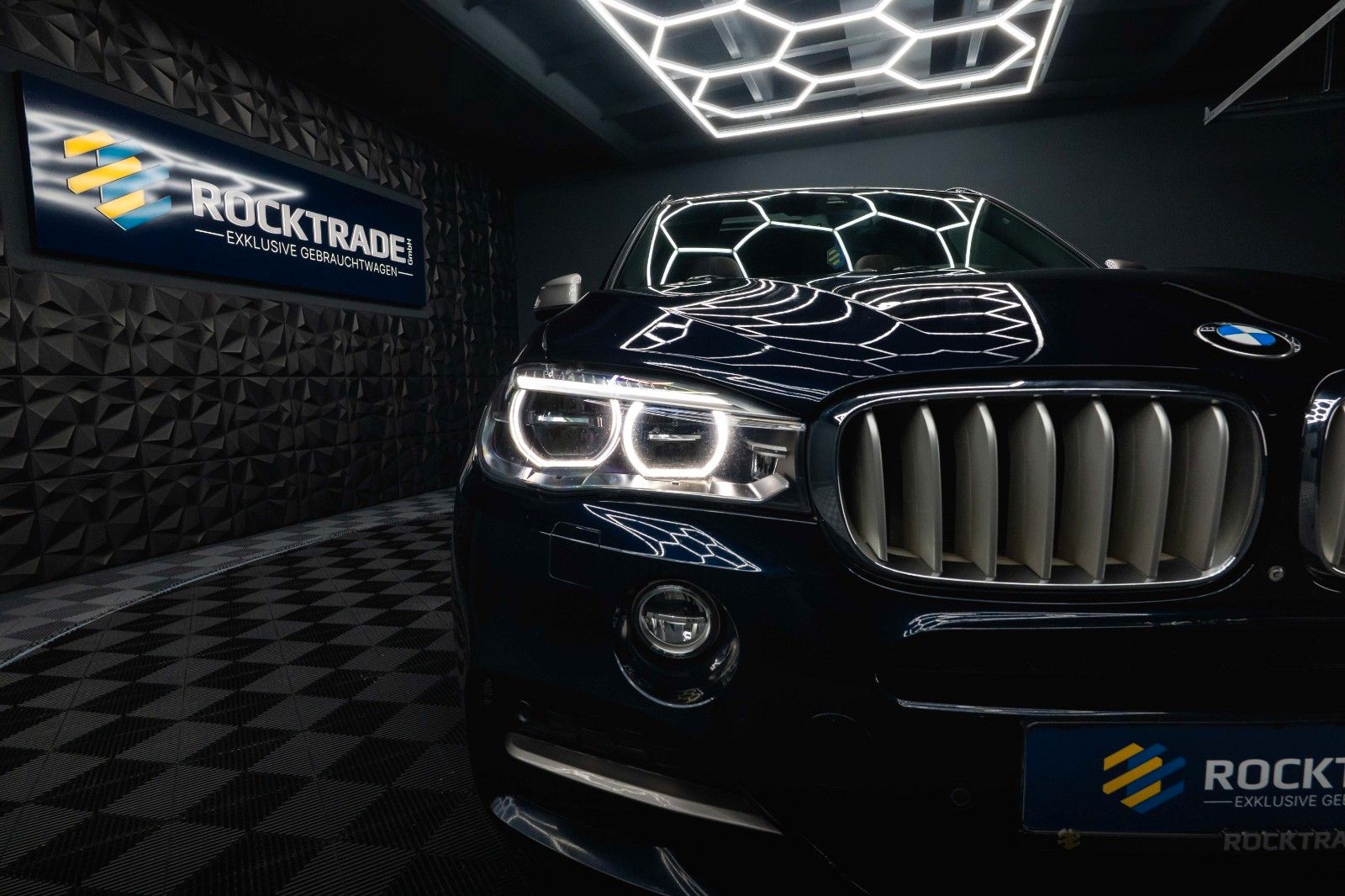 Fahrzeugabbildung BMW X5 M50d Performance *Pano*CarPlay*DAB*360°*  19%