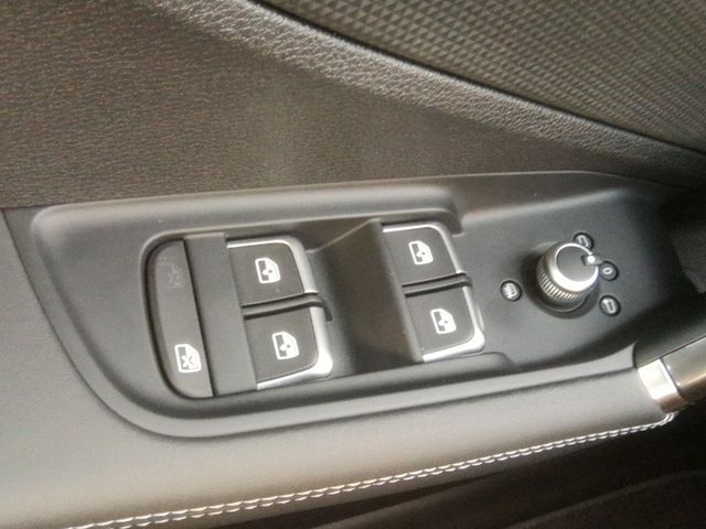 Q2 35 TFSI edition one, Navi, Optik Schwarz, Sou