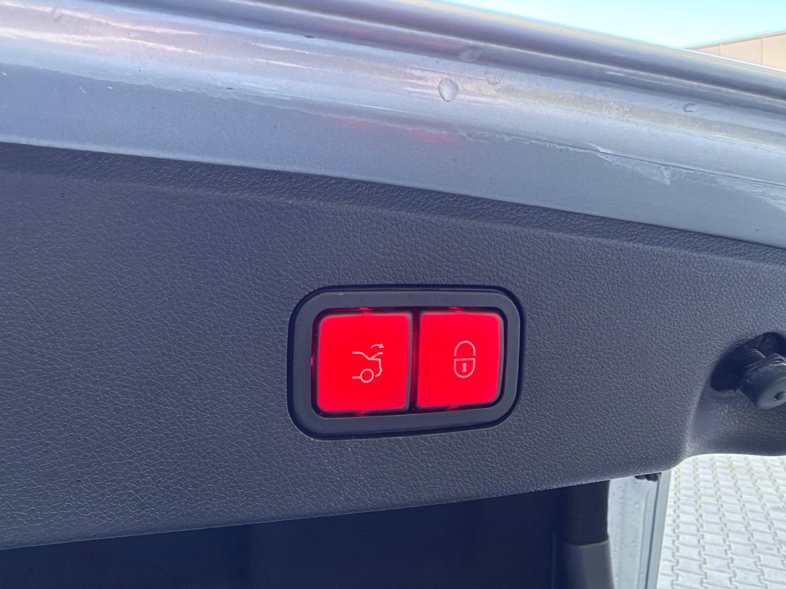 Mercedes-Benz E 500/ AMG LINE/PANO/SHZ/LEDER/MEMORY/LED