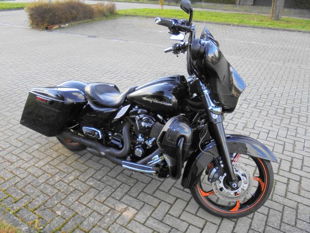 Harley-Davidson FHLHXSE Street Glide CVO