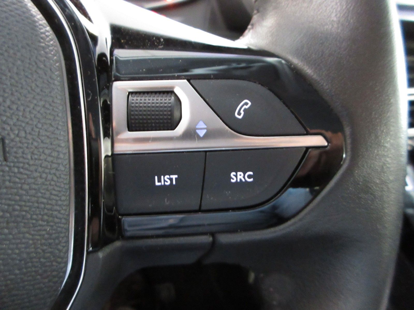 Fahrzeugabbildung Peugeot 208 Active Pack 1.2T LED/NAVI/PDC/ALU/TEMPOMAT