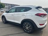 Hyundai Tucson 1,6 Passion / WR ( leichter Hagel ) - mit Benzin-Antrieb: mit Navigationssystem, Geländewagen