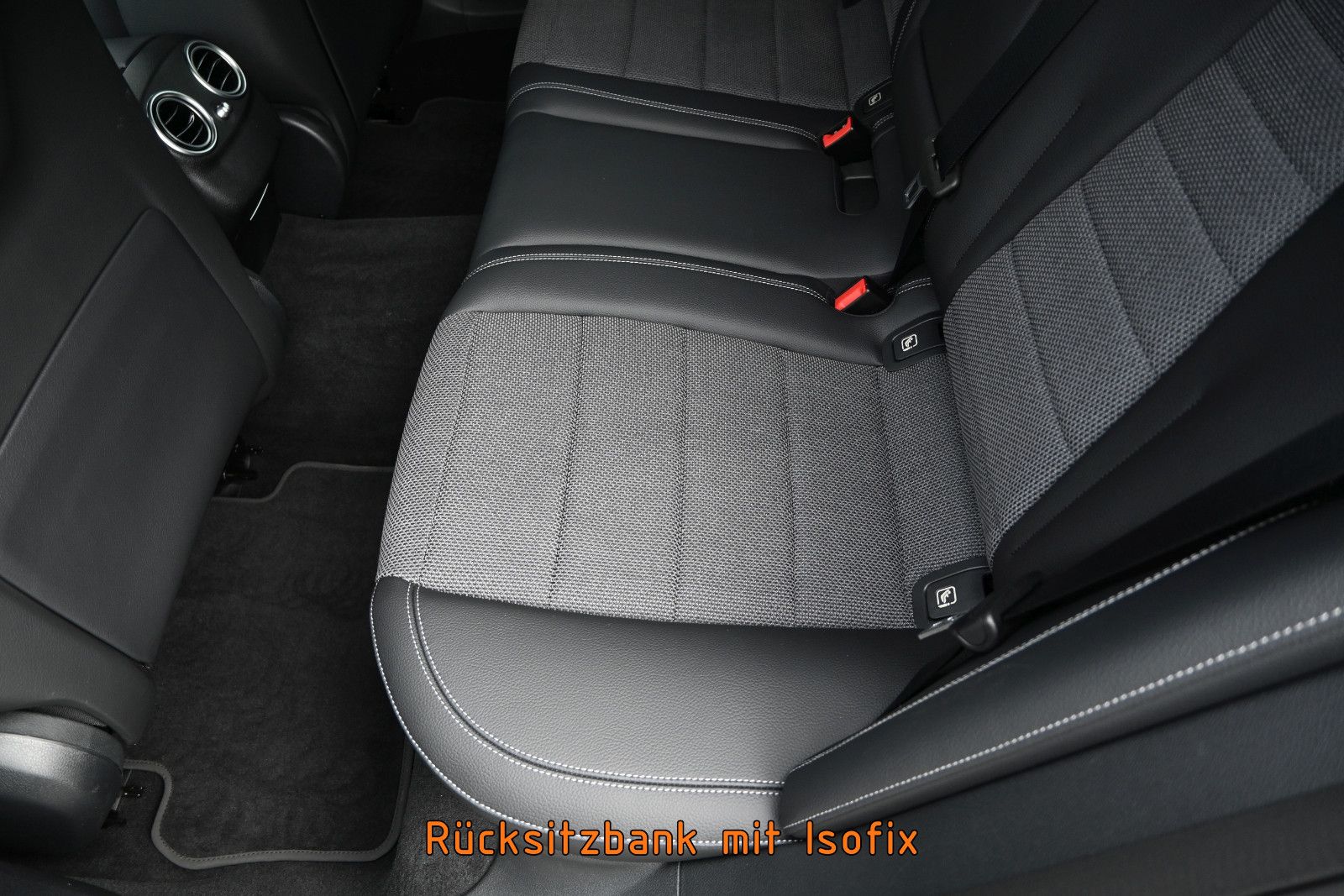 Fahrzeugabbildung Mercedes-Benz E 220 d T Avantg. °NIGHT°AHK°BURMESTER°STANDHEIZ