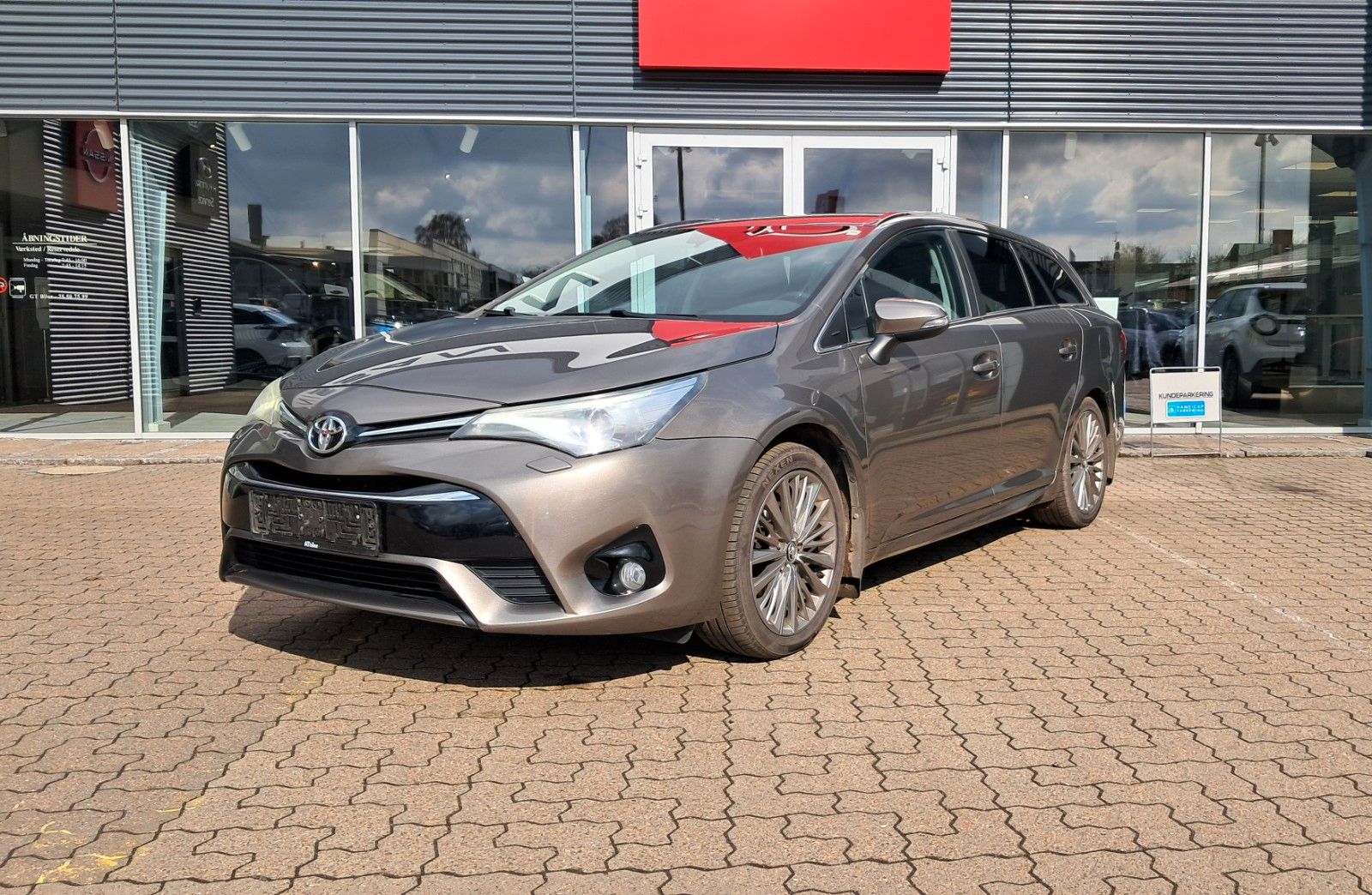 TOYOTA Avensis