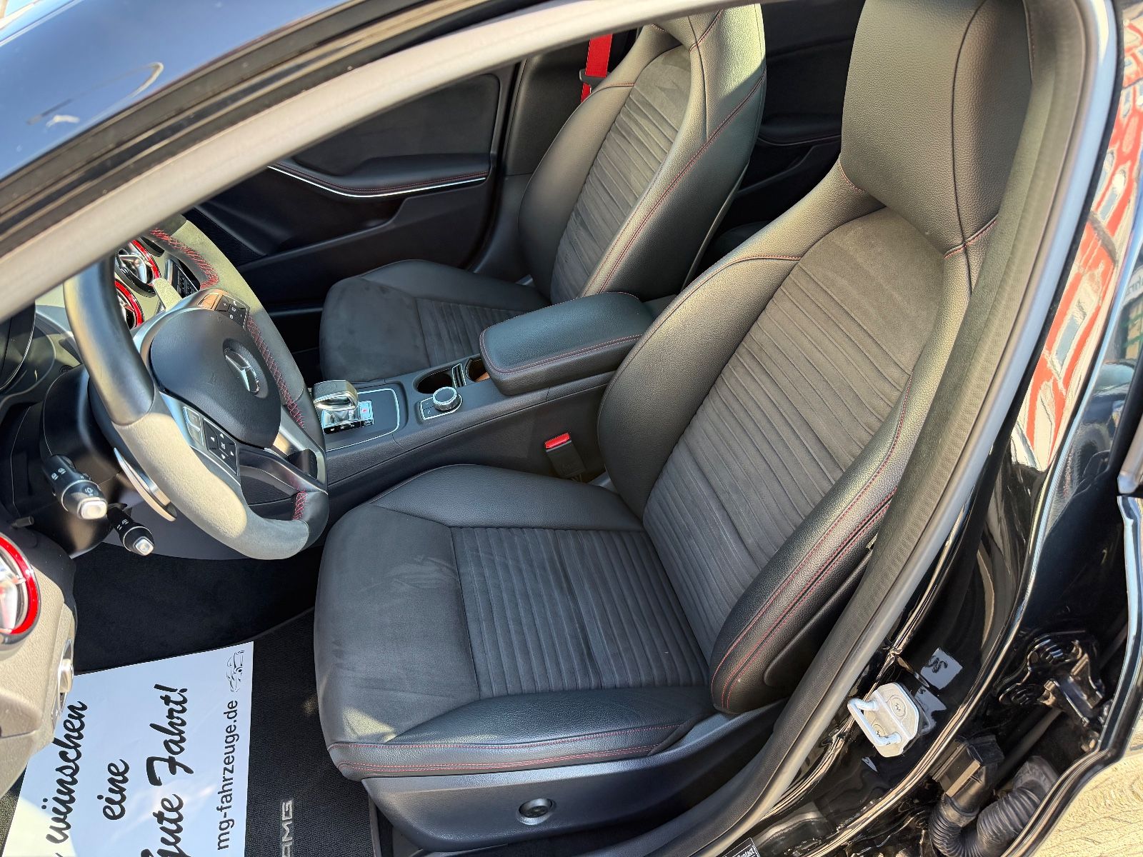 Fahrzeugabbildung Mercedes-Benz GLA 45 AMG 4Matic AERO KIT PANORAMA KLAPPE