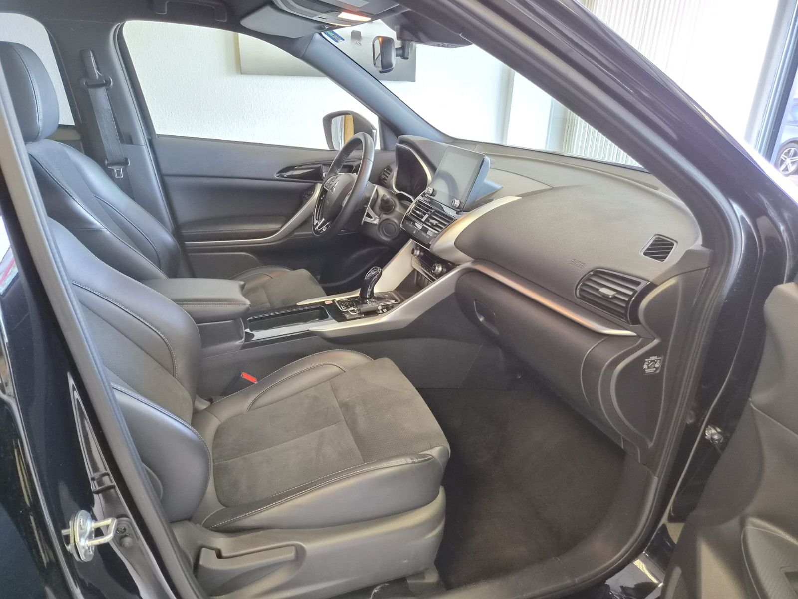 Fahrzeugabbildung Mitsubishi Eclipse Cross Plus Select Hybrid 4WD