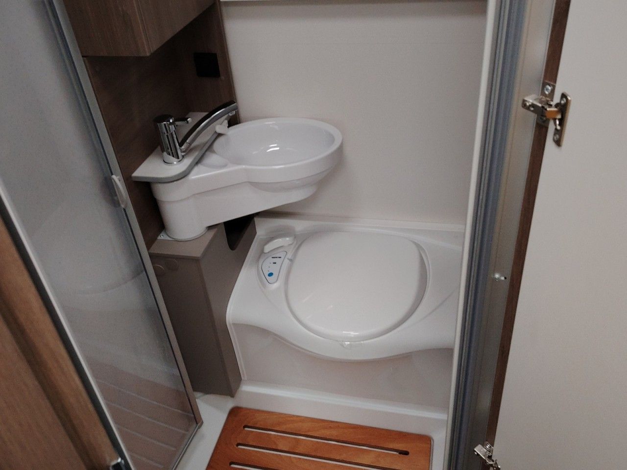 Fahrzeugabbildung Carado T135 PRO+ Markise Modell 2026