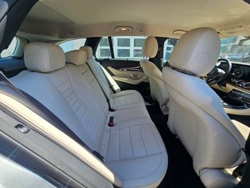 Mercedes E 220 - 11