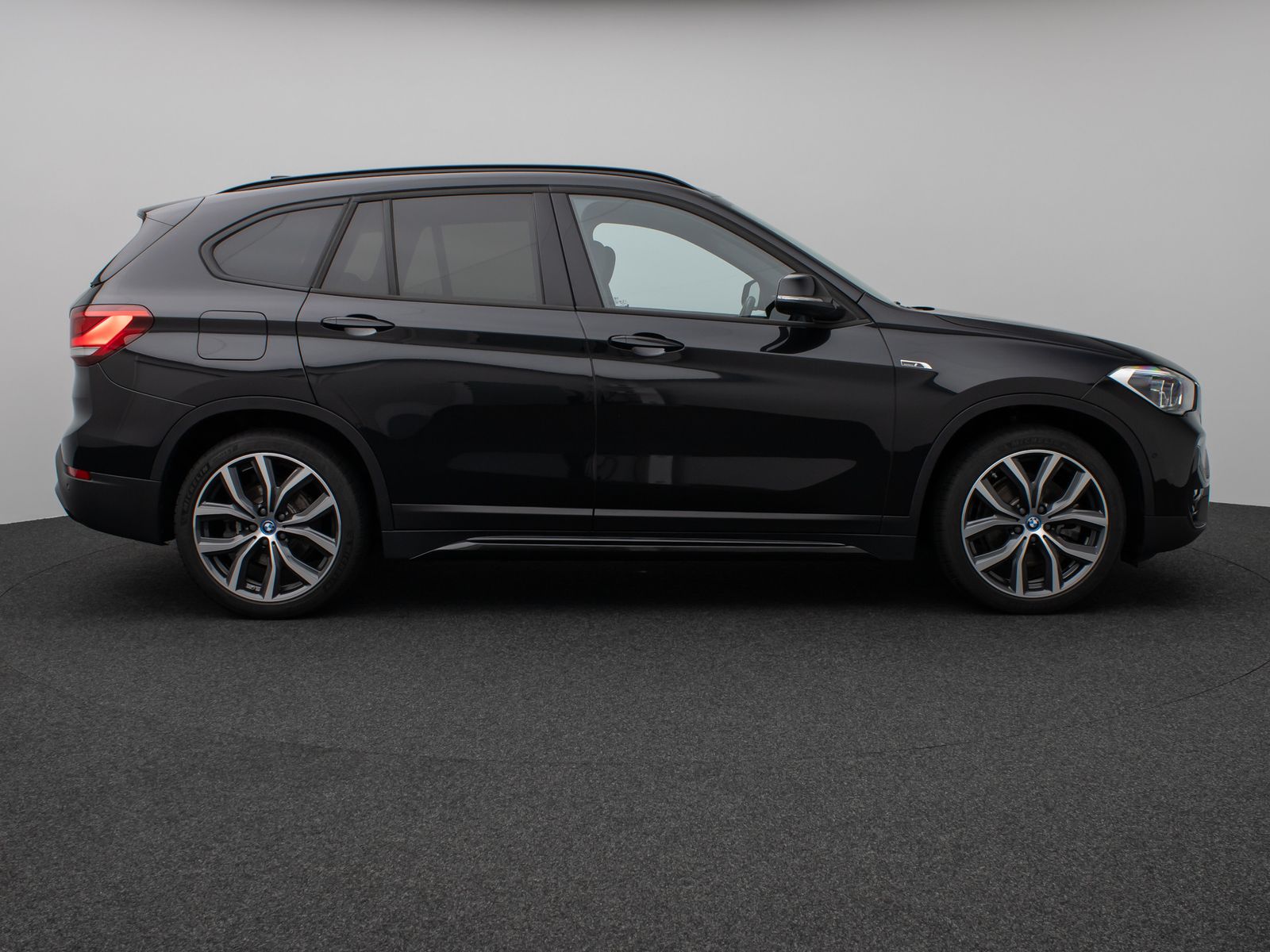 Fahrzeugabbildung BMW X1 xD25e Sport Line Kamera HUD DAB Navi+ Alarm
